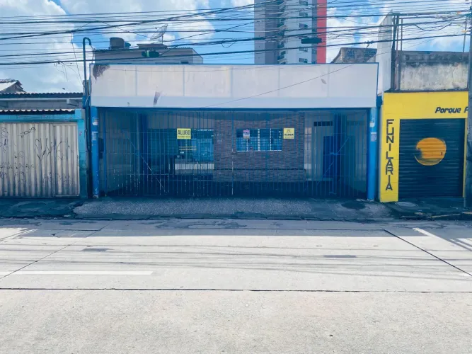 Ponto Comercial na Av. Norte, 9 salas, recepção, 4 WCs , vaga p/ 3 carros.