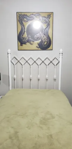 Cabeceira de cama com frame tubular