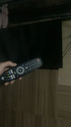 Vendo TV 32 polegadas  na caixa smart TV nova com controle pouco tempo de uso