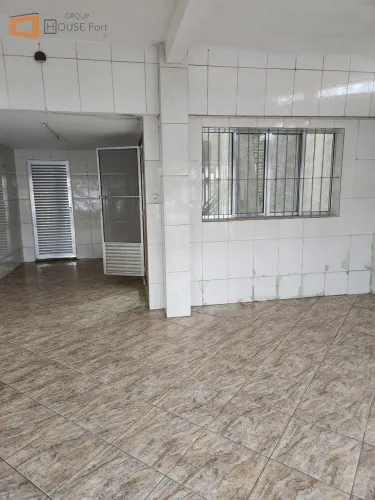 Sobrado em Boqueirão - Praia Grande, SP