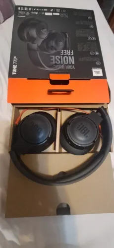 Vendo Fone JBL TUNE 770 NC Original em perfeito estado. Pouco utilizado. caixa manual e NF