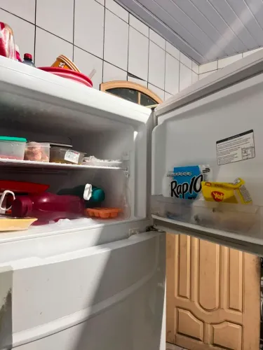Geladeira usada nao esta gelando em baixo so no congelador