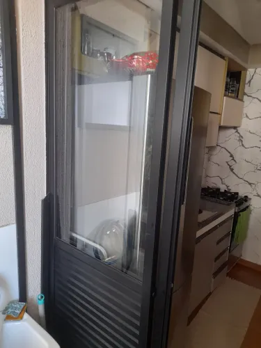 Vendo porta balcão tanto para cozinha ou sala