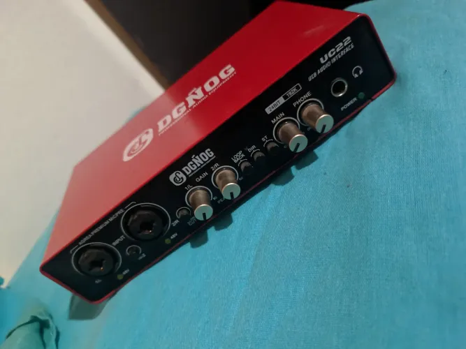 Interface de áudio DGNOG UC22