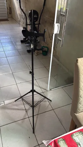 Pedestal com suporte para tablet e celular