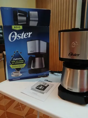 Cafeteira elétrica Oster 127v, 30 cafés, em excelente estado. Com Nota Fiscal. Na garantia