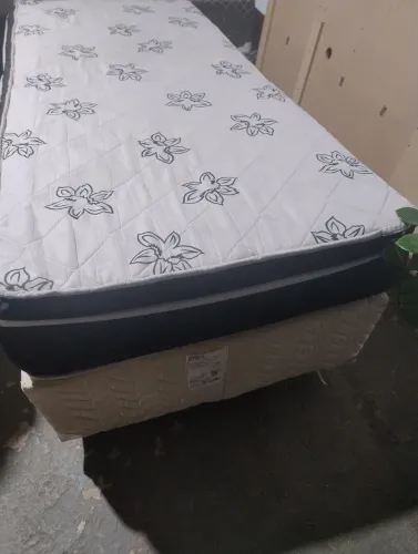 Cama box mais colchão de molas confortável