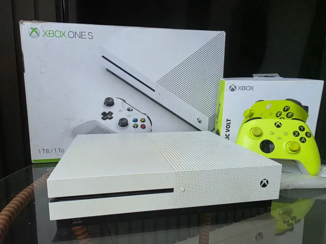 XBOX ONE S 1TB