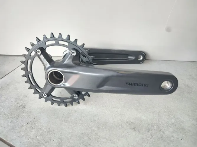 Pedivela integrado Shimano com movimento central