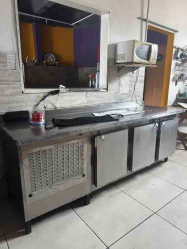 Balcão Refrigerado Industrial em Inox 3 Portas - Grande Capacidade