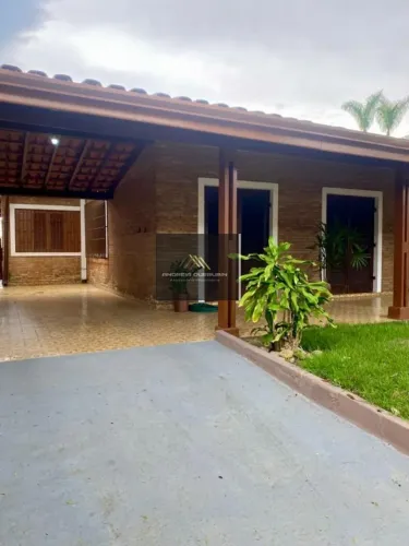 Casa para Locação em Ubatuba, Centro, 3 dormitórios, 1 suíte, 2 banheiros, 3 vagas