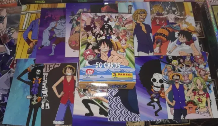 Álbum de Figurinhas de One Piece (2021) Incompleto + 12 Cards e Porta Cards