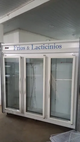 EXPOSITOR DE BEBIDAS À VENDA!