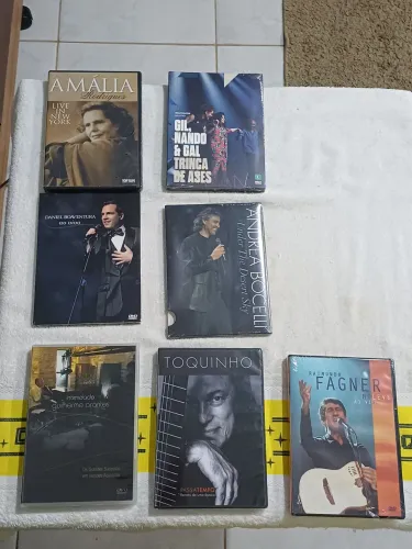 06 DVD'S lacrados de vários artistas renomados