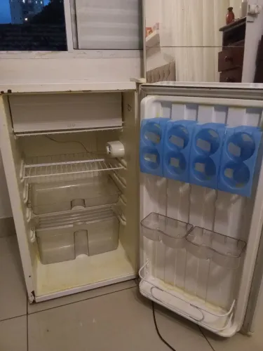 Frigobar 120 litros funciona perfeitamente consul