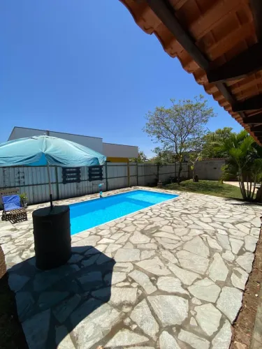 Piscina de fibra com prainha de 6 M