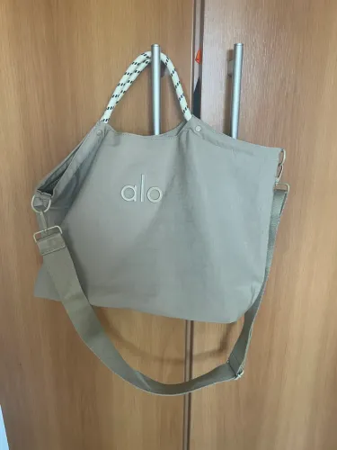Bolsa Alo Yoga nova
