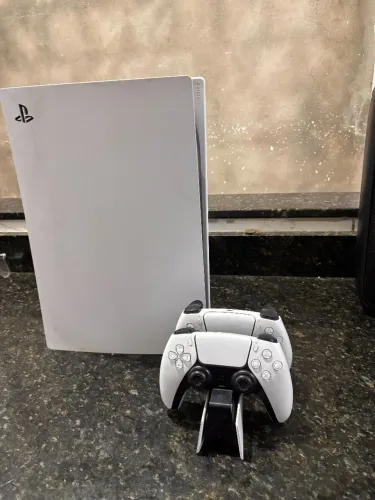 PS5 825 GB 2 CONTROLES