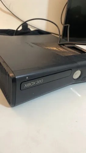 VENDE-SE XBOX 360 DESBLOQEADO RGH PRA SAIR AGORA!!!!