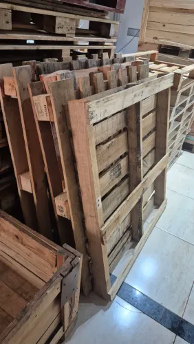 Pallets seminovos medida a partir de 1.10mt por 1mt, resistente, entregamos.