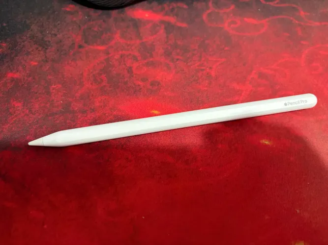 Apple Pencil Pro em perfeito estado