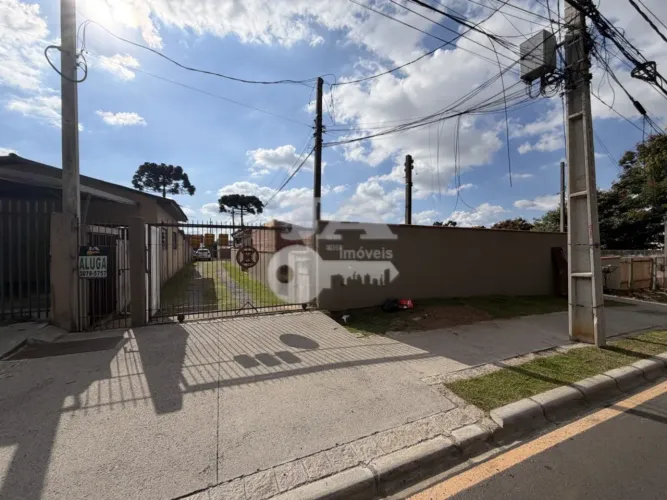 Casa Residencial com 2 quartos para alugar por R$ 2200.00, 60.00 m2 - FANNY - CURITIBA/PR