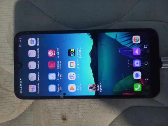 Vendo lg k12 tela trincada botões quebrado de volume e de ligar fora isso tudo certo