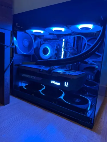 PC Gamer Ryzen 7 9800X3D + RTX 5080 16GB | 32GB DDR5 | 4TB NVMe