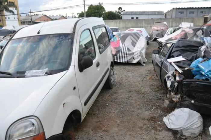 Sucata Kangoo 1.0 8V 2000/2001, para retirada de peças
