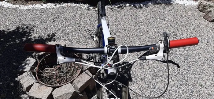 Vendo bicicleta aro 26, muito boa!