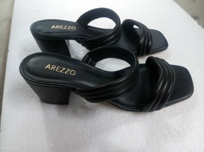 Uma linda sandalia arezzo n37
