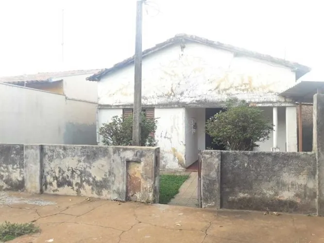 Venda de Casas / Padrão na cidade de Santa Lúcia