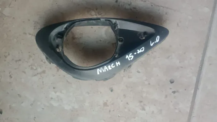 Moldura Farol de Milha Nissan March 2015 / 2020 lado direito