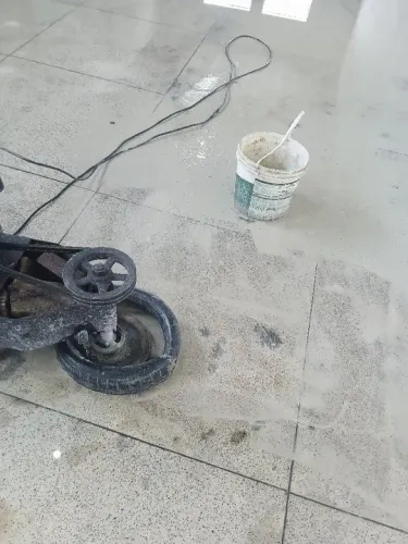 Vamos fazer a limpeza do seu piso de granitina
