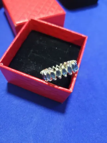 Aliança em prata com navetes