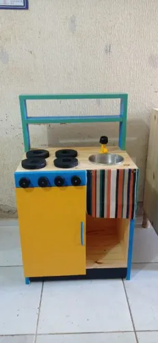 Cozinha rústica em madeira de pinus 
