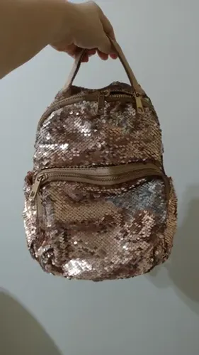 Mochila infantil de paetês no estado 