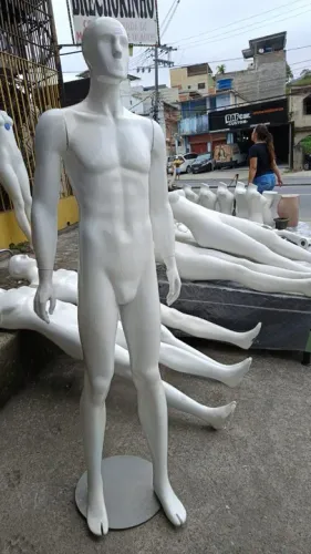 Manequin Masculino em Fibra  para Loja de Roupas - Brechokinho 