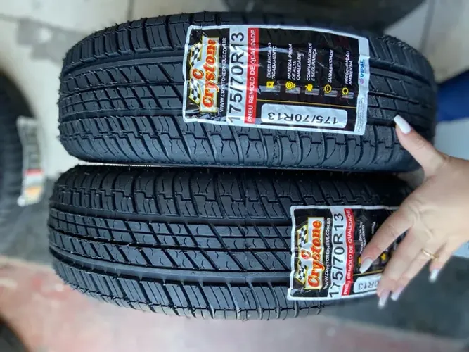 02 pneus aro 13 175/70R CRYSTONE borracha premium vipal