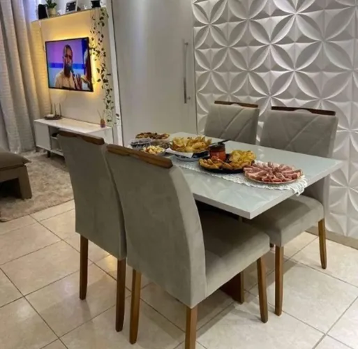 Mesa de jantar com 4 cadeiras