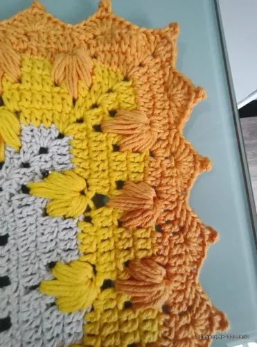 Tapete de crochê amarelo