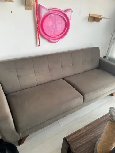 Sofá Cinza com Base de Madeira - 230 cm