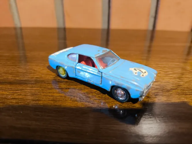 Carrinho de corrida antigo