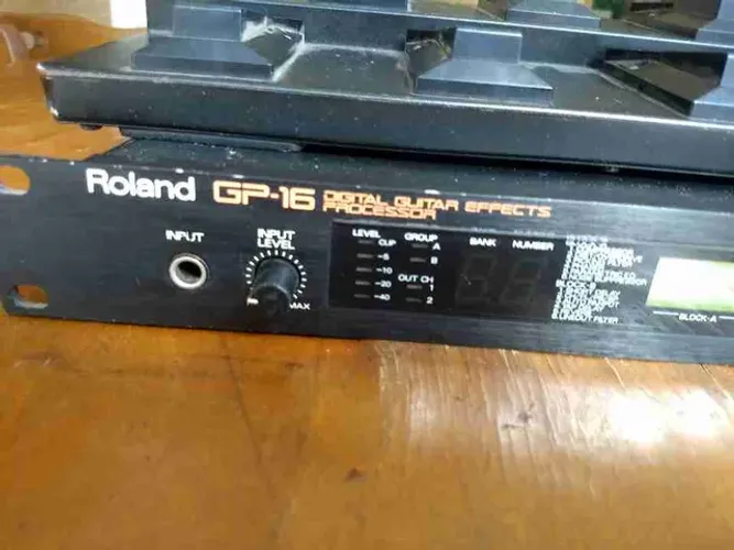 Pedaleira Roland GP16