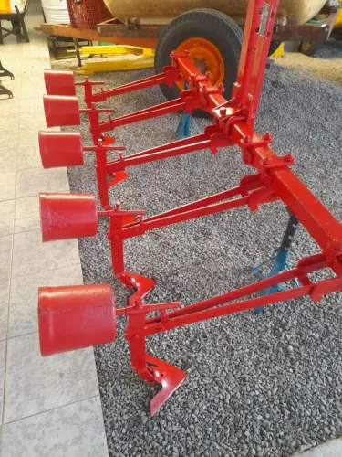 Cultivador para trator 