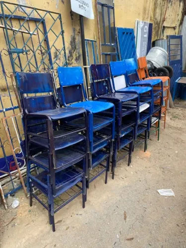 Conjunto de Cadeiras Escolares Azuis