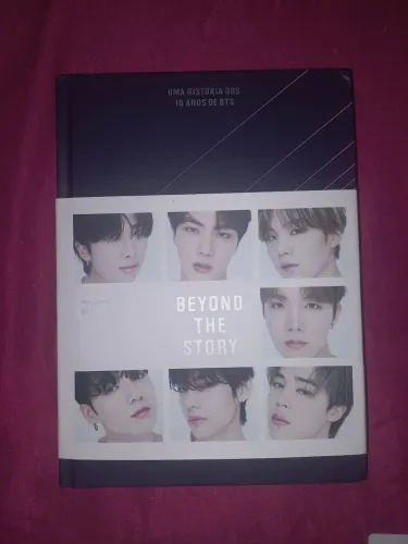 LIVRO BEYOND THE STORY 10 ANOS DE BTS