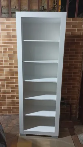 Estante de Livros Branca - Organização e Estilo