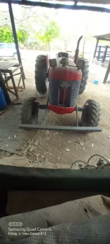  Trator Massey 65X 4 cilindros com direção hidráulica + Implementos 