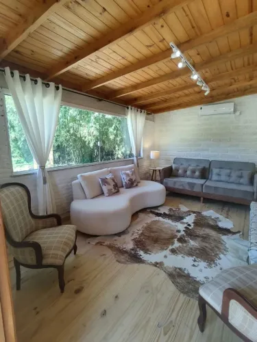 Linda Casa estilo cabana com um quarto com vista para o lago, aceita Pet!